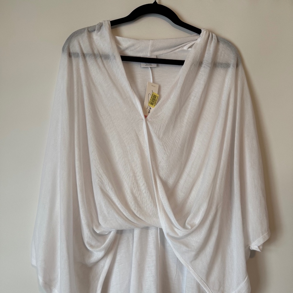 NWT Anna & Ava One Size Cover Up White

LOT A